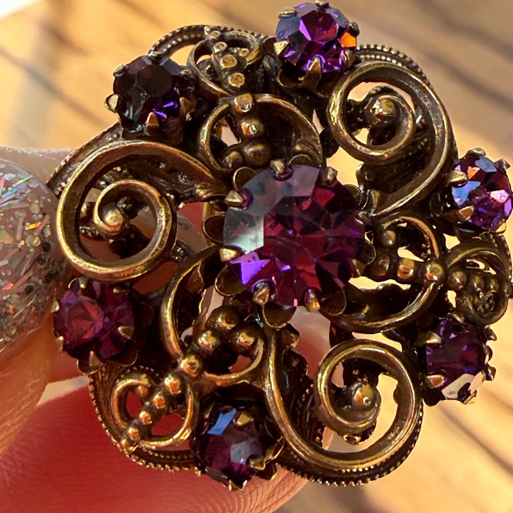 Vintage Coro Purple Rhinestone Brooch Gold Tone‎ Filigree Floral Pin